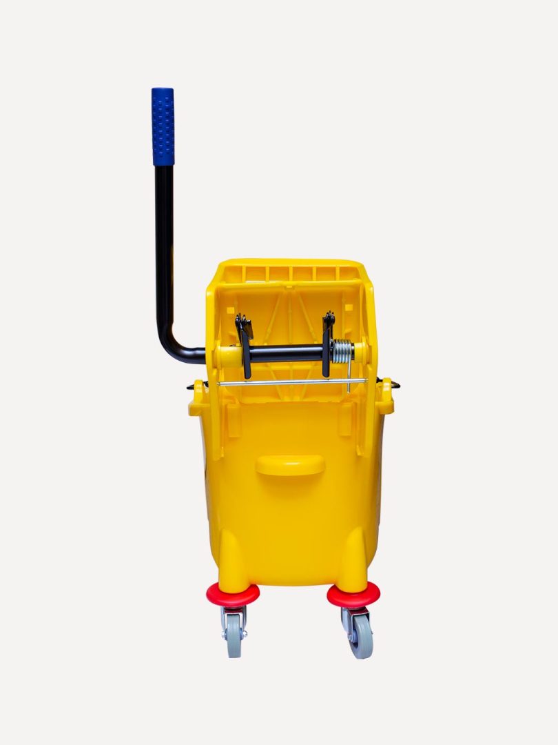cubeta con exprimidor de 32 litros uso rudo industrial amarilla tamaño universal práctica manejable llantas giratorias asa para dirigir